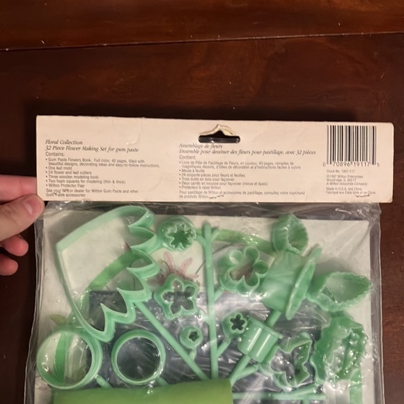 Sealed! Vintage 1997 Wilton Gum Paste Flower Kit - Picture 6 of 8